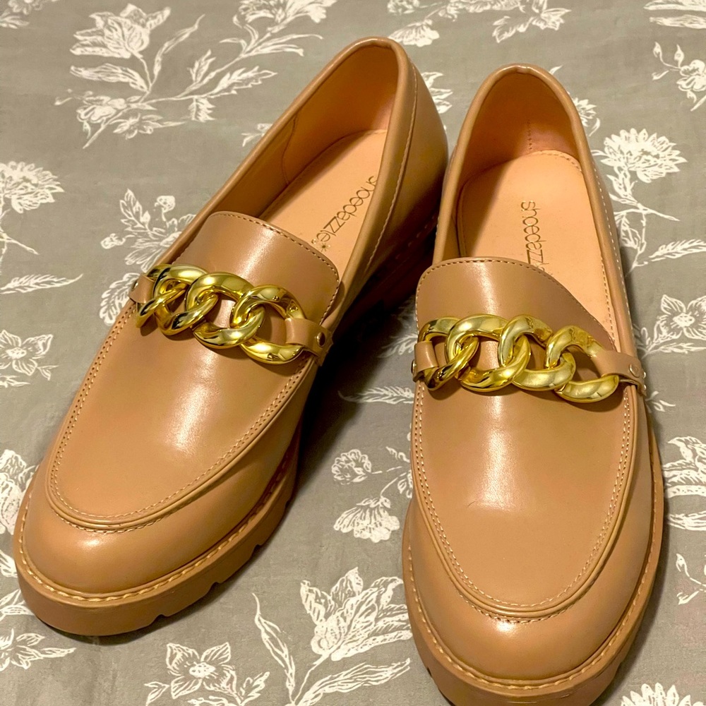 Women’s loafers with gold details